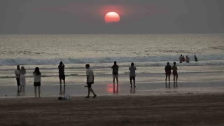 Bali'ye giden yabancı turistler 10 dolar vergi ödeyecek