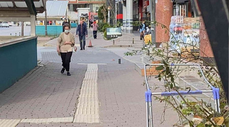 Bursa'da iddetli lodos olumsuz etkiliyor