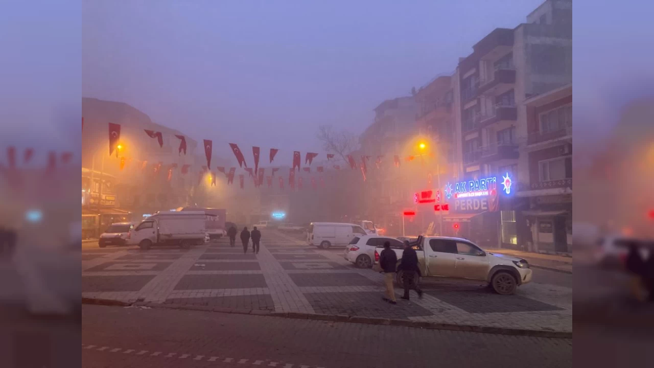 anakkale'nin baz ilelerinde sis etkili oldu