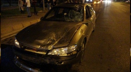 Çarptığı motosikletliyi 200 metre sürükledi