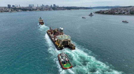 'Castoro 10' İstanbul Boğazı'ndan geçti