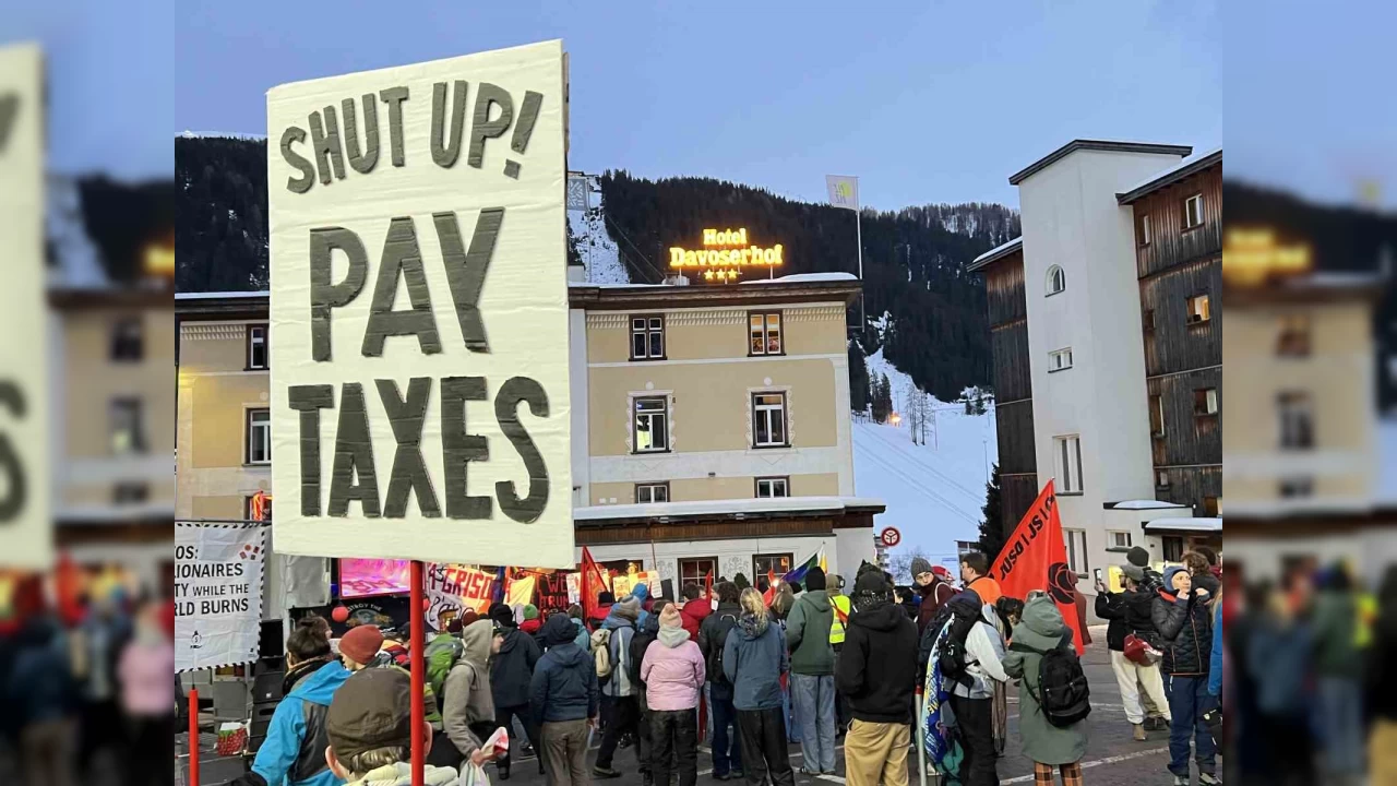 Davos'ta Dnya Ekonomik Forumu kart protesto