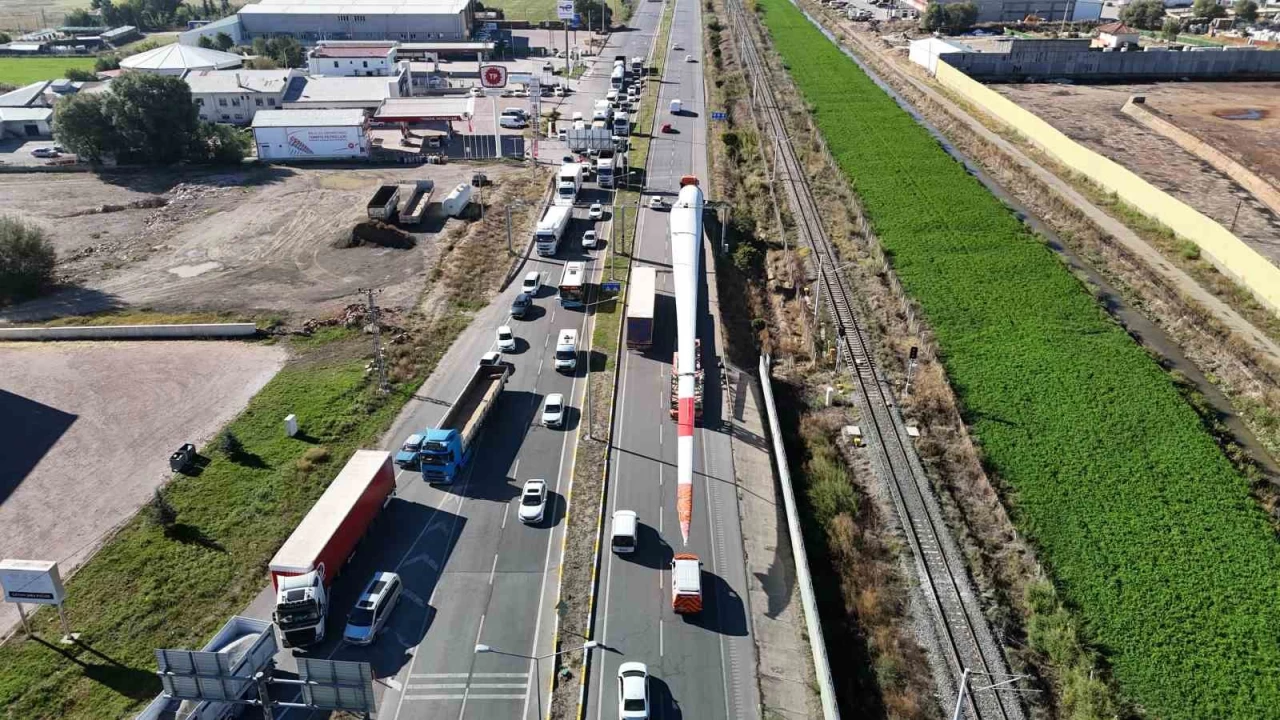 Dev kanatlarn zorlu yolcuu trafiin aksamasna neden oldu