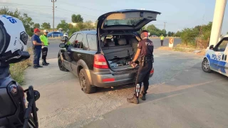 "Dur" ihtarına uymayarak kaçan cipe ateş edilerek durduruldu