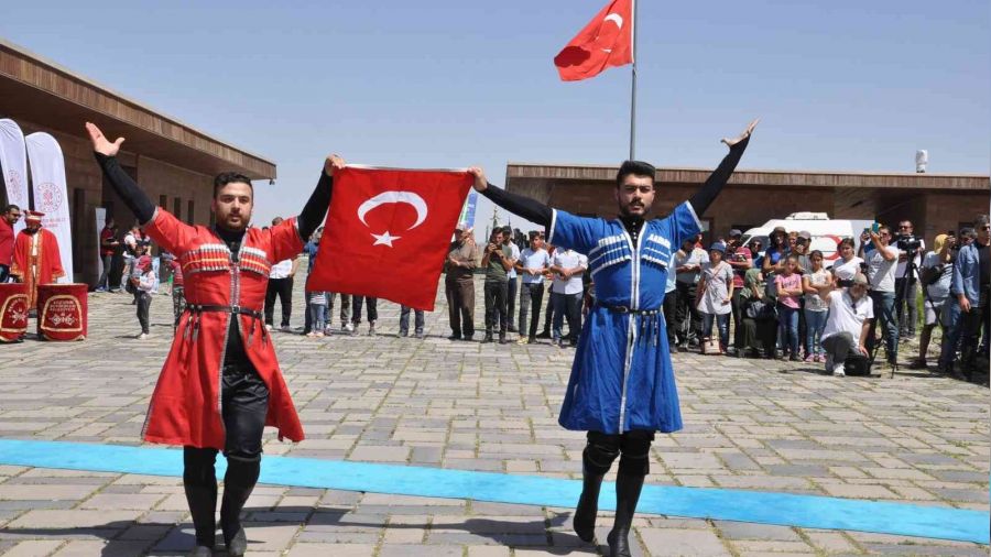 Ermenistan sıfır noktası Ani'de fetih coşkusu