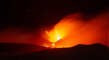 Etna yeniden faaliyete geti