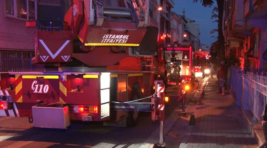 Evde mangal yangın çıkardı