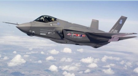 F-35 savaş uçağı yakıt ikmali sırasında düştü