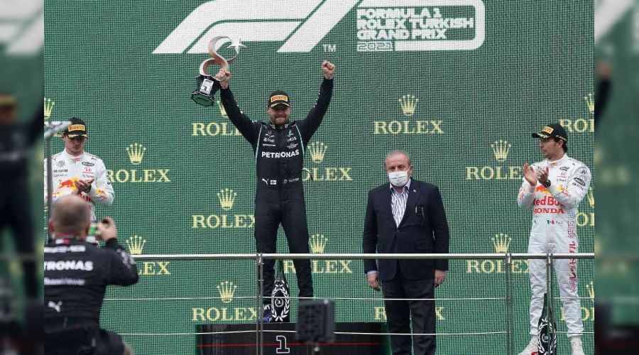 F1'de pilotlar kupalarını aldı
