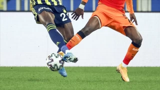 Fenerbahçe – Galatasaray Derbileri: Rekabetin Ötesinde Bir Türkiye Hikâyesi