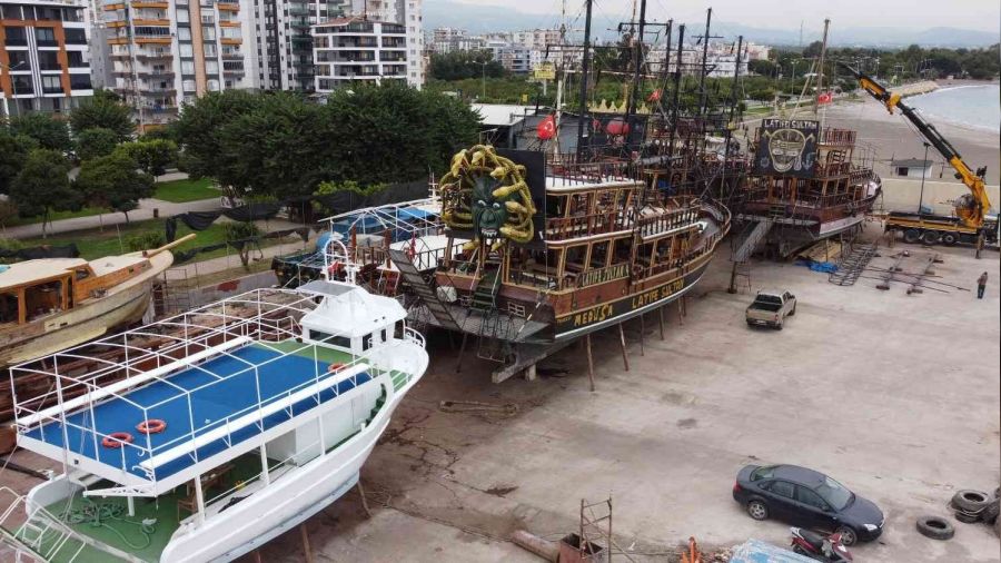 Gezi tekneleri bakm iin kyya ekildi