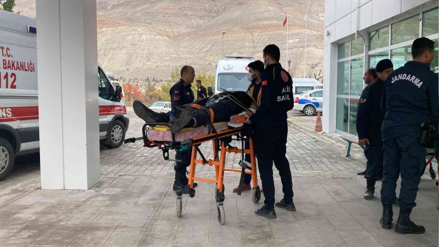 Göçmenleri taşıyan otobüs devrildi: 2 kişi öldü 40 kişi yaralandı