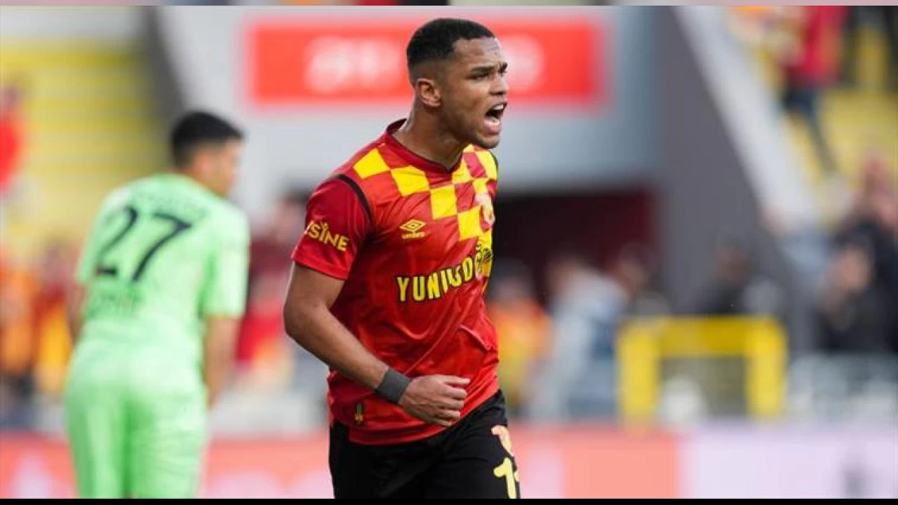 Göztepe evinde aslan kesiliyor