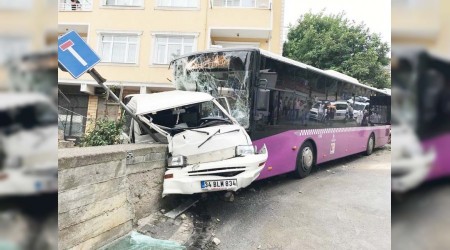 Halk otobüsü minibüsü ezdi