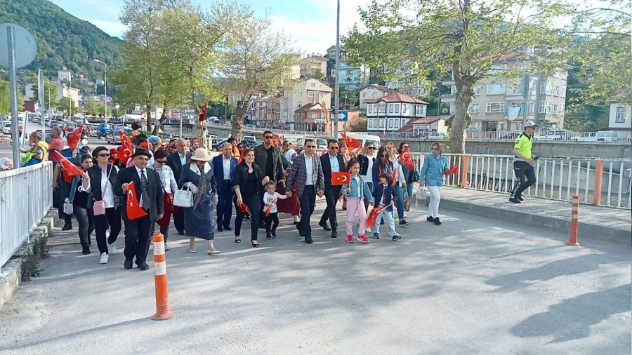 Hıdırellez şenliğinde kıyafetler yarıştı