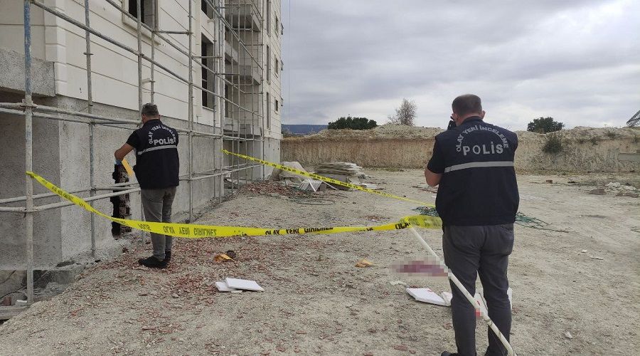 İnşaattan düşenin oğlu olduğunu terliğinden anladı