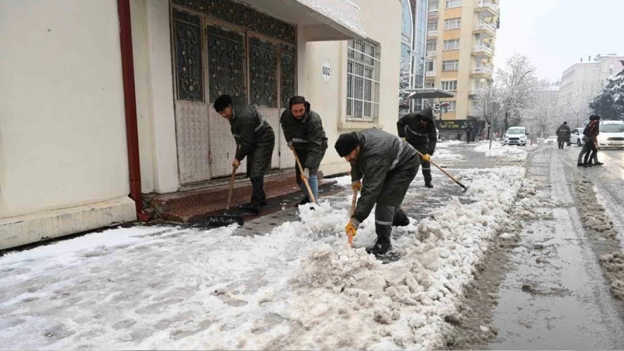 Isparta'da kar nedeniyle tamal eitime 1 gn ara verildi