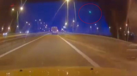 İstanbul semalarından süzülen göktaşı kameralara yansıdı