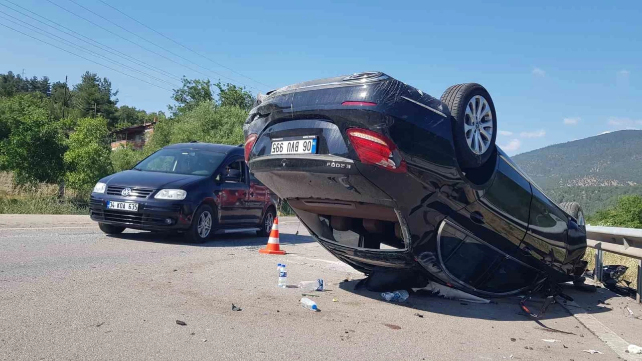 Karabk'te arpan iki otomobil takla att: 1 l, 5 yaral