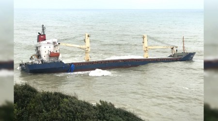 Karaya oturan gemi kurtarılamadı