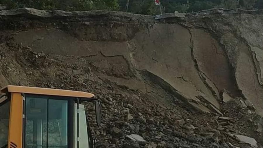 Kastamonu'da heyelan 7 köyü birbirine bağlayan grup yolunu kapattı