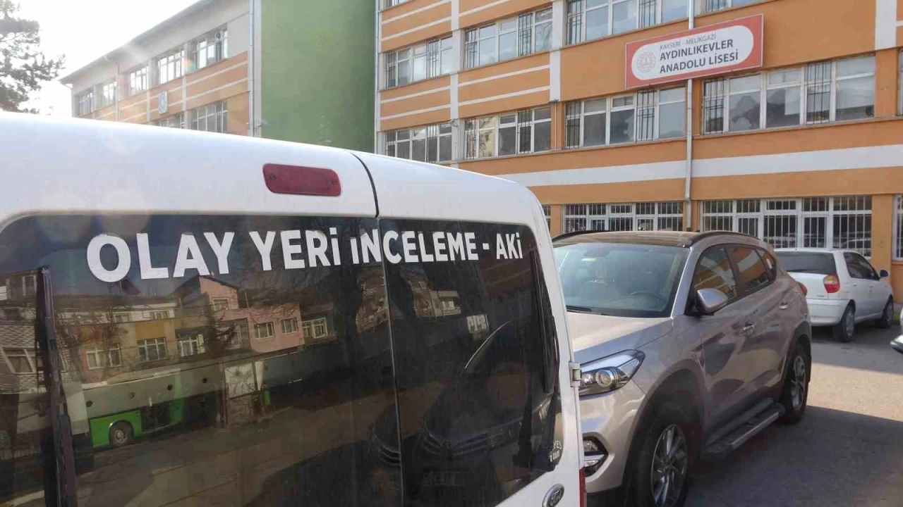 Kayseri'de yorgun mermi okula isabet etti