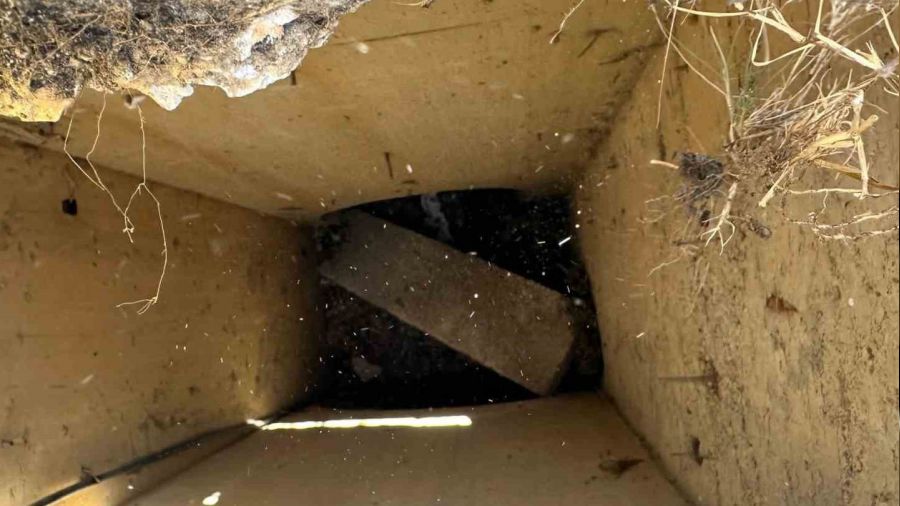 Kazadan sağ kurtuldu, telefonunu ararken 4 metrelik çukura döştü