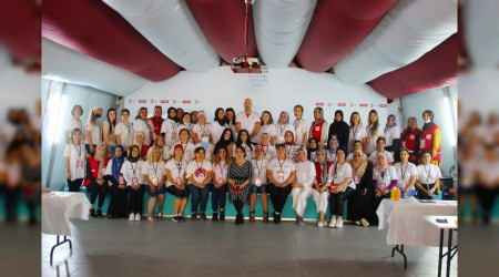 Kızılay'ın kadın gücü takdirleri topladı