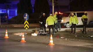 Konya'da motosiklet otomobile çarptı: 1'i ağır 2 yaralı