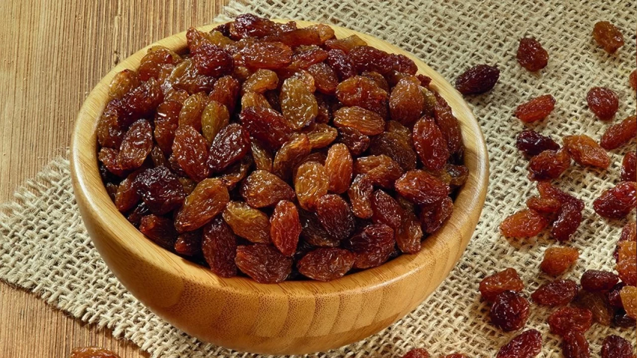 Kuru üzüm besleyici ve sağlığa faydalıdır