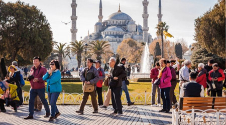 Nisan'da yabancı ziyaretçi sayısı yüzde 225 arttı