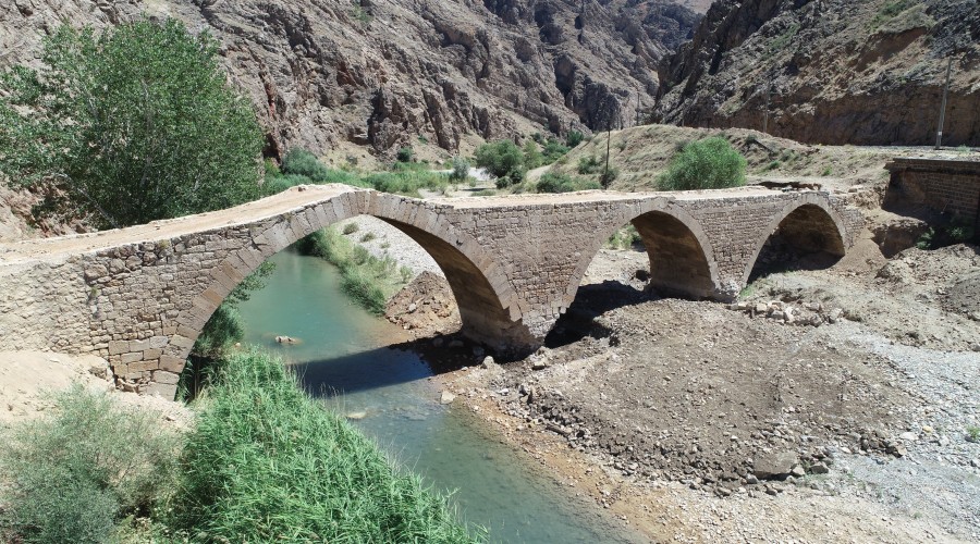 O köprüde restorasyon yeniden başladı