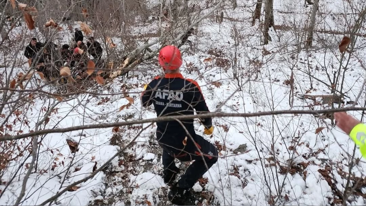 Osmaniye'de otomobil uuruma yuvarland: 1 l, 2 yaral