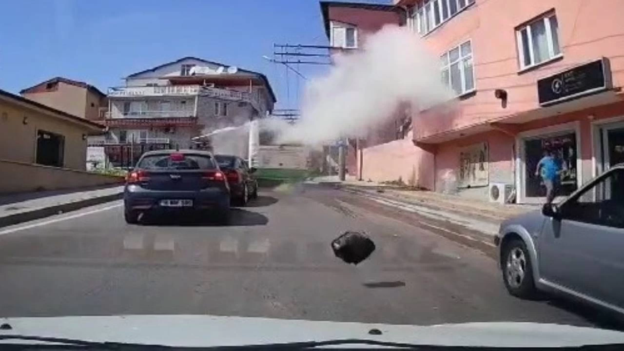 Otobüsün su borusu bomba gibi patladı