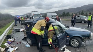 Otoyolda feci kaza: 1 ölü, 2'si ağır 5 yaralı