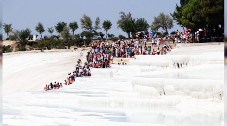 Pamukkale'yi bayramda 70 bin kii ziyaret etti