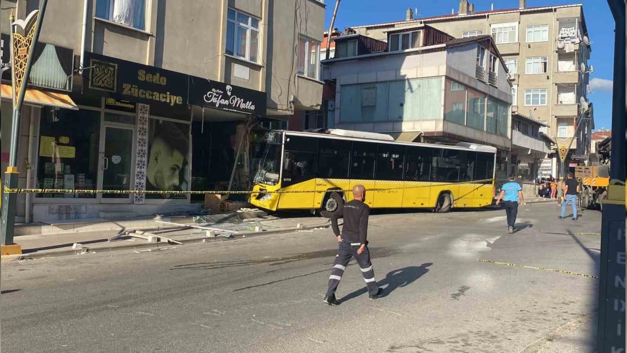 Pendik'te İETT otobüsü kuaför dükkanına daldı: 6 yaralı