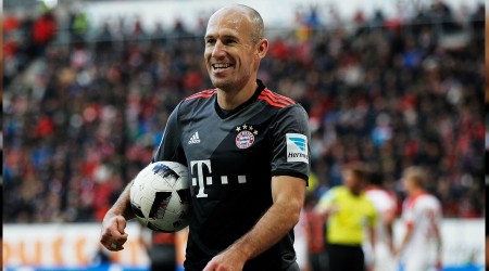 Robben ile temasa geçtiler