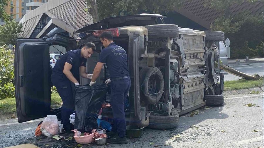 Sancaktepe'de kurban kesimi dn feci kaza: 4 yaral