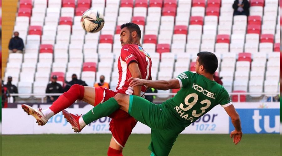 Sivas'ta gol yok iki kırmızı kart var