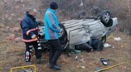 Sivas'ta otomobil şarampole uçtu: 3 ölü 1 yaralı