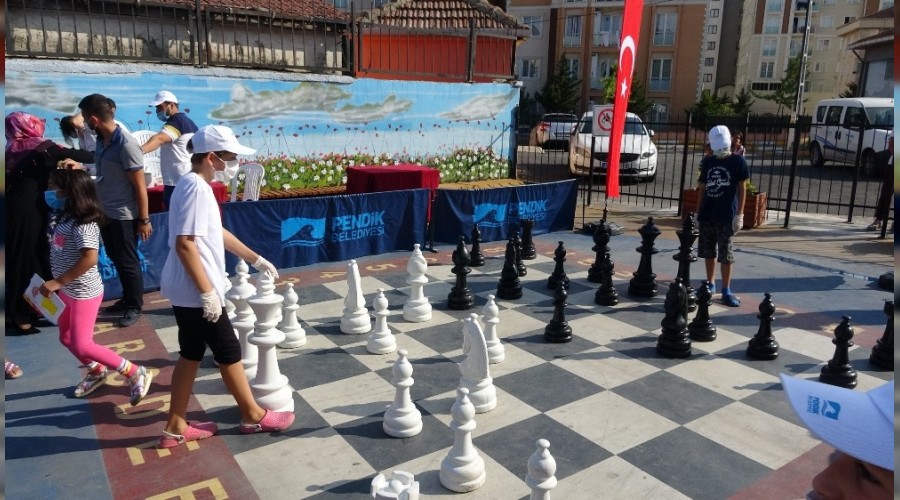 Sosyal mesafeli satranç