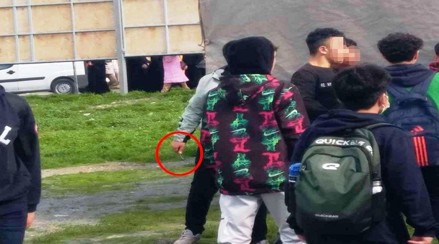 Sultangazi'de öğrencileri bıçakla gasp ettiler