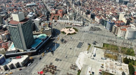 Taksim Meydanı turistlere kaldı