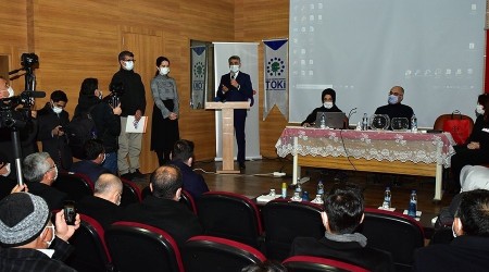 Tamamlanan deprem konutları kura ile hak sahiplerine teslim ediliyor