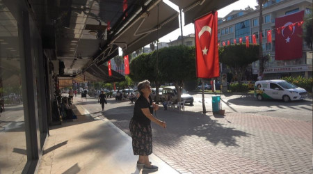 Türk bayrağını koparıp yere atan kadın ruh ve sinir hastalıkları hastanesine sevk edildi