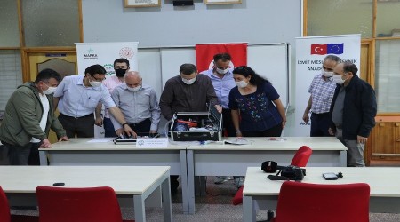 Yaparsa bizim öğretmenlerimiz yapar