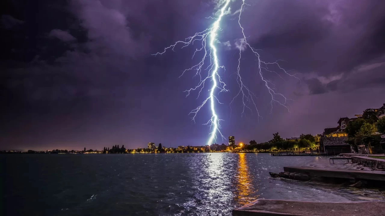 Yıldırım düşmesinde Hindistan çok tehlikeli