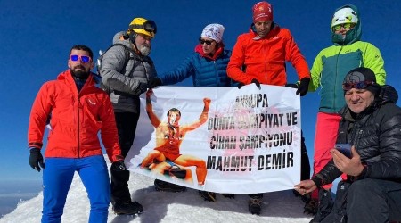 Zirvede Amasyalı dağcılar