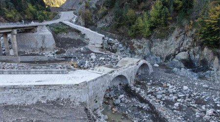 123 yıllık tarihi köprü onarılmayı bekliyor